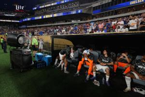 替补席爽啊！费城遭遇历史性高温，冷风机对着切尔西替补席呼呼吹