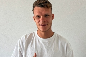 奥格斯堡官方：脑震荡球员费尔豪尔已出院，祝愿早日康复！