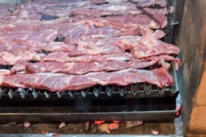 必备美食！大马丁社媒晒阿根廷队厨房烤肉视频