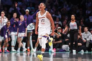 大比分扳成1-1！水星客场26分大胜卫冕冠军自由人 双方将抢三决胜