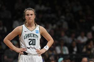 快找回准星！约内斯库季后赛前2场三分球合计20中4 命中率仅20%