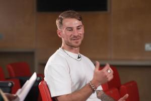 梅罗之争？麦卡：我不觉得有啥争论可言，C罗是世界第二梅西最棒