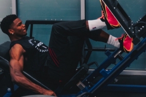 森林狼官方晒华子训练照！这肌肉线条强得可怕！