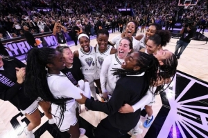 组队第一年，一群“边缘人”打进了季后赛