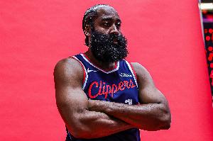 😤登火辉煌！！哈登连续轰进三记三分追平比分！！