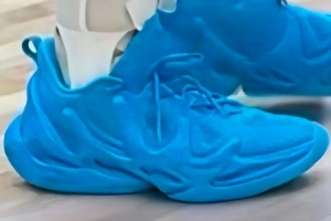 这一代颜值如何？库里训练多次上脚 疑似新一代签名鞋Curry 13