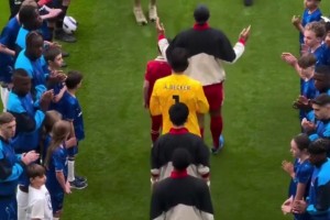 红军老铁！现场直拍切尔西3-1利物浦，恩佐闪击、范戴克头球破门